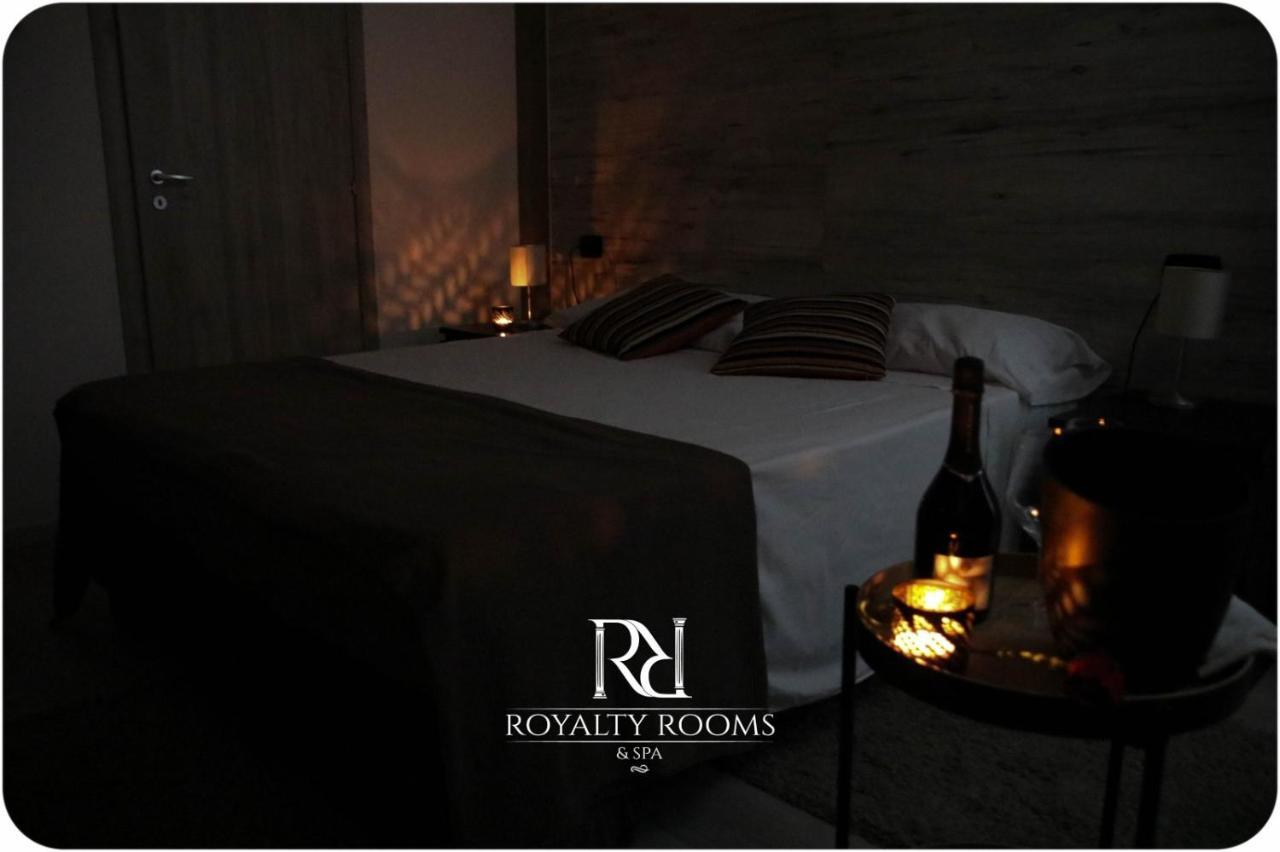 Royalty Rooms & Spa Naples Exterior photo
