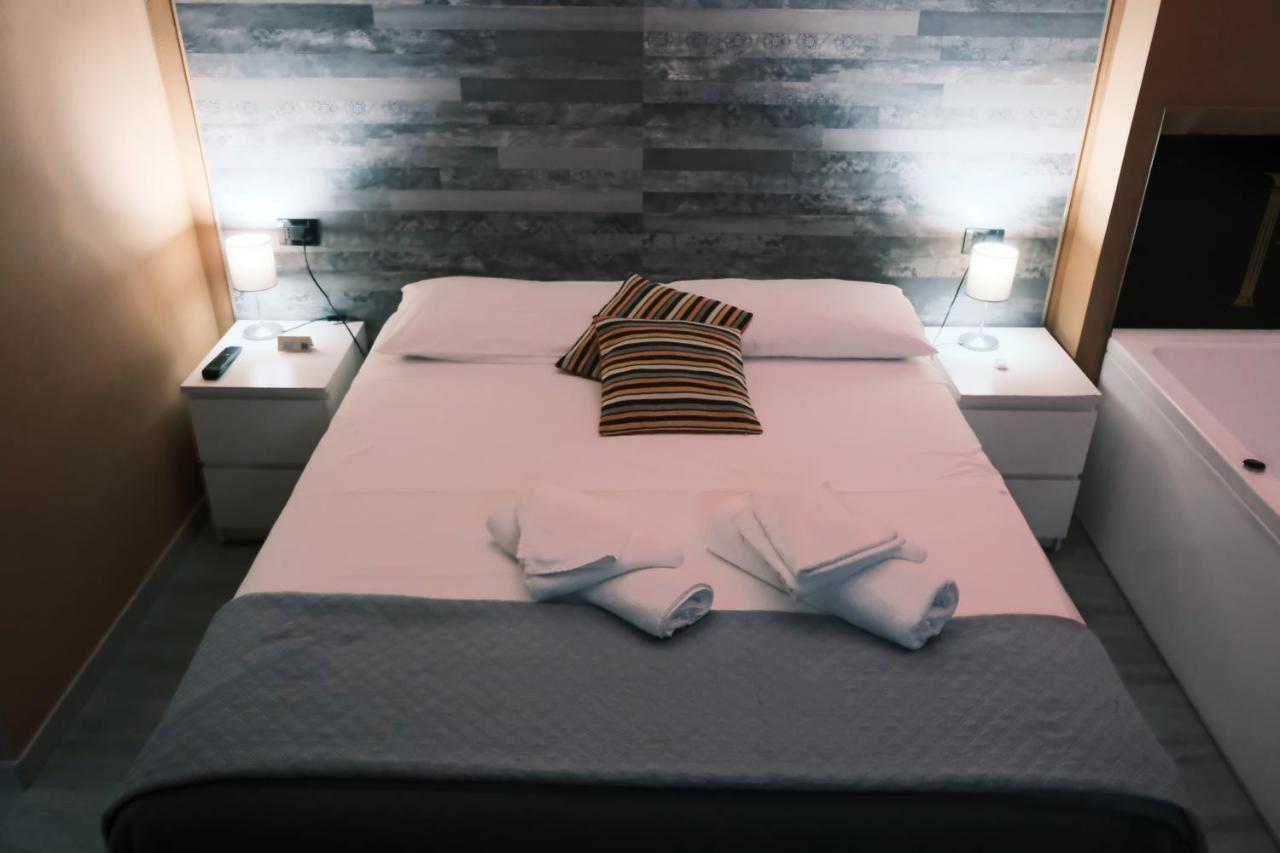 Royalty Rooms & Spa Naples Exterior photo