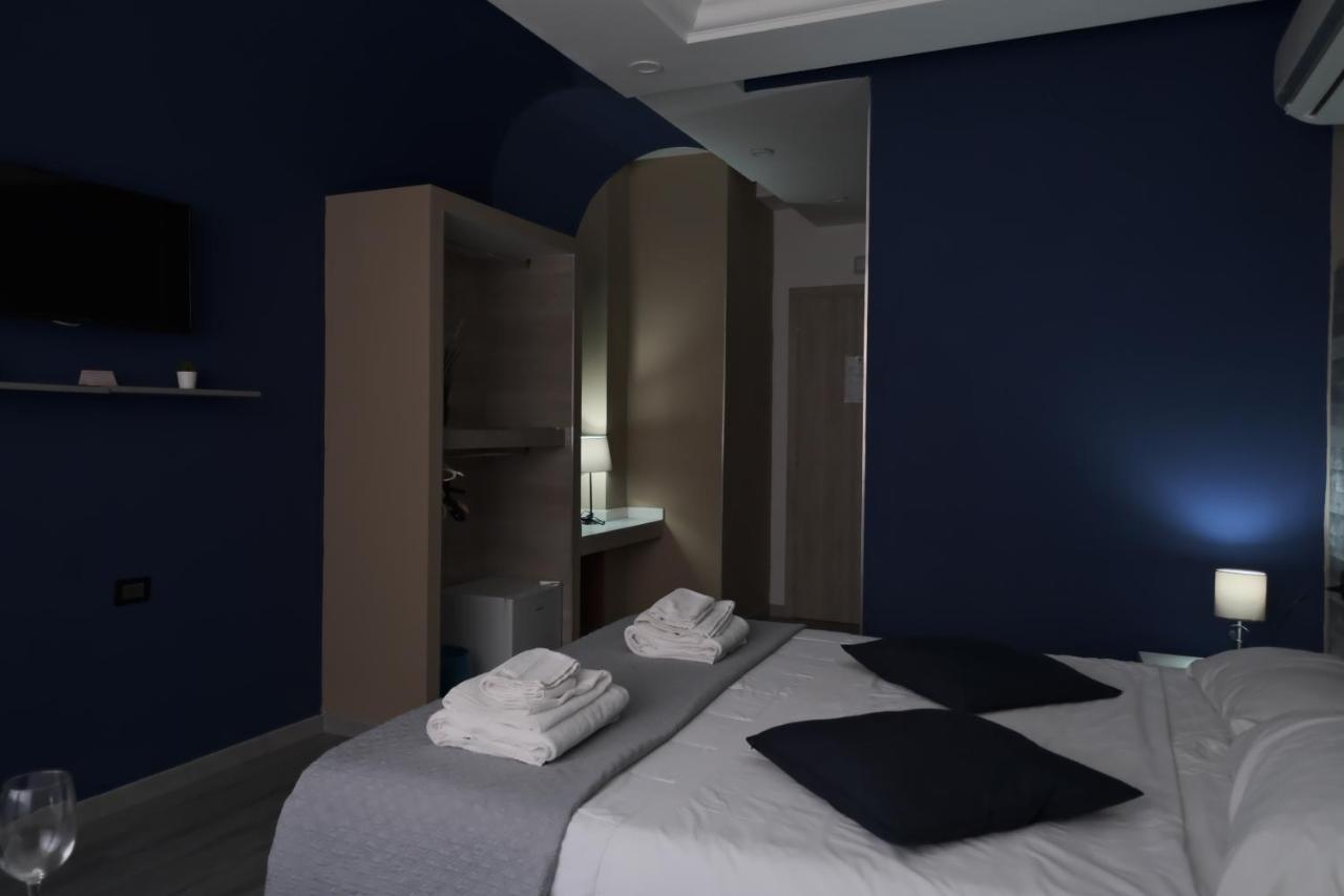 Royalty Rooms & Spa Naples Exterior photo